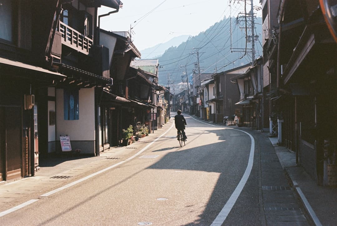 法国多地监狱遭袭 21名涉案嫌疑人被申述